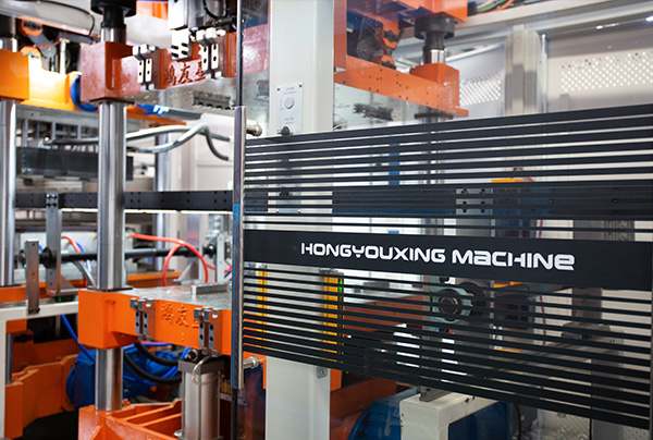 Termoformingsmaskine/plastik kop maskine